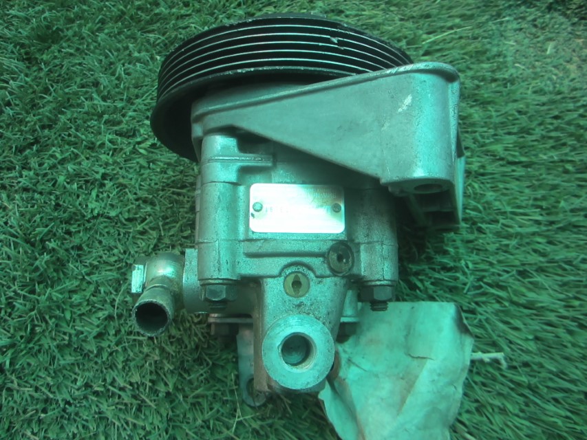 BMW E34 E36 525I S50 M50 VICKERS Power Steering Pump 1137013 Used